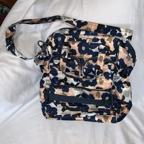 BNWOT… Lug Via 2 Convertible Tote Bag/Backpack - Floral Multi… Discontinued - Picture 3 of 8